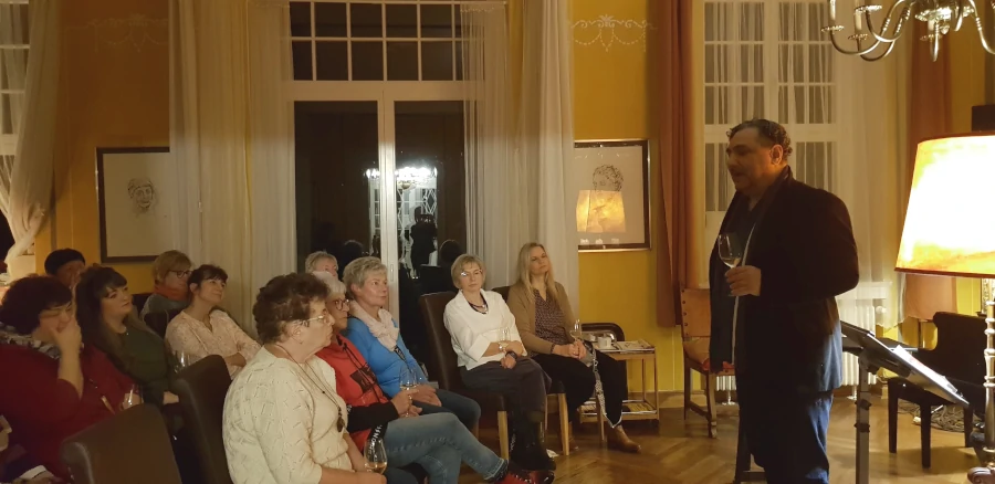 Weinabend & Buchlese Tour